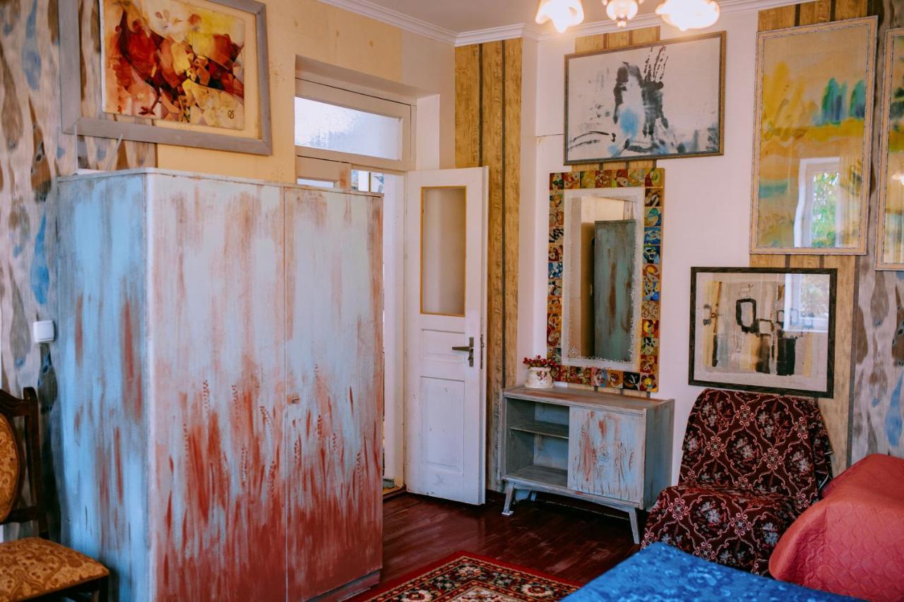Artist'S House Hotel Tetritskaro Bagian luar foto