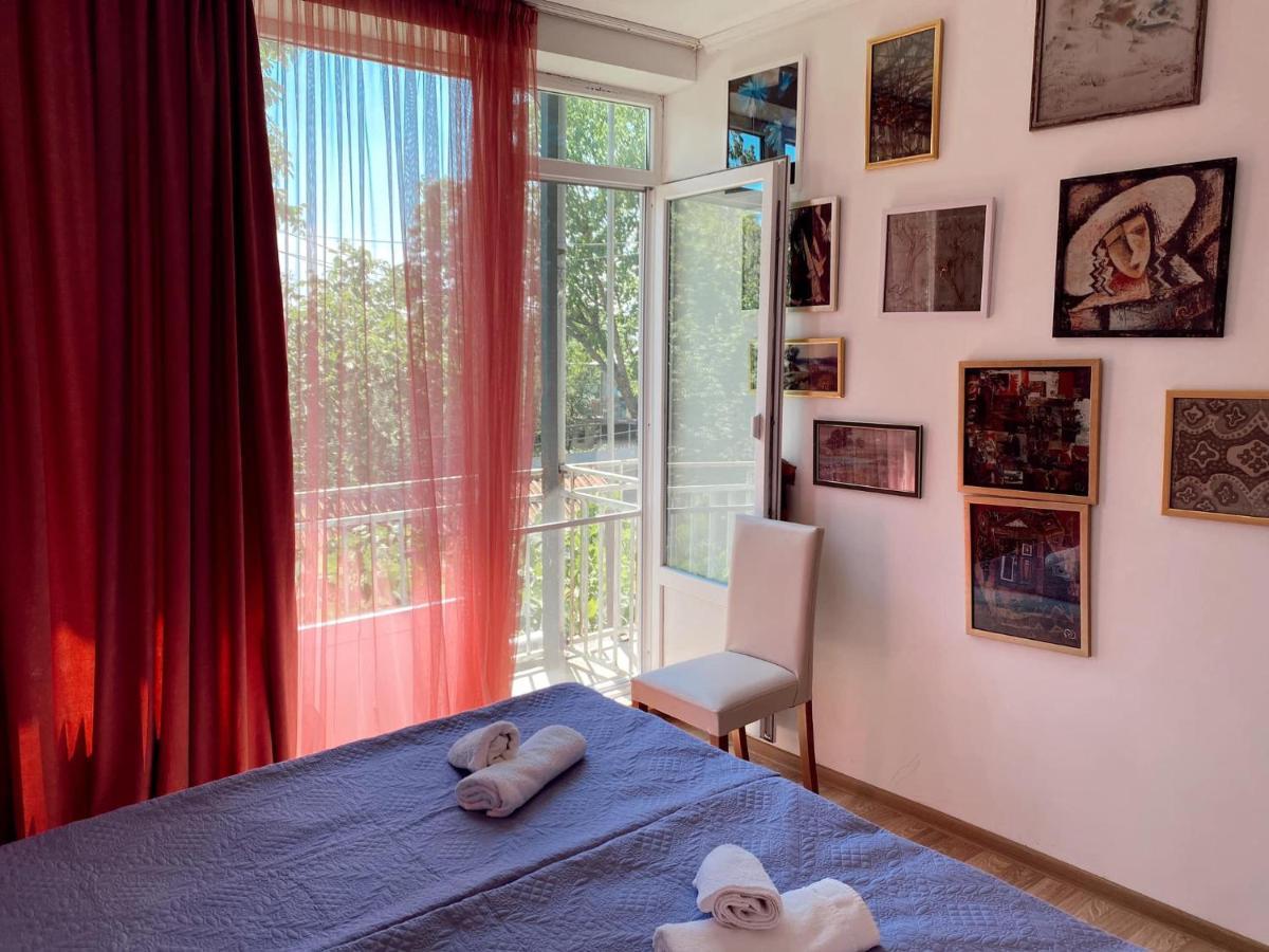 Artist'S House Hotel Tetritskaro Bagian luar foto