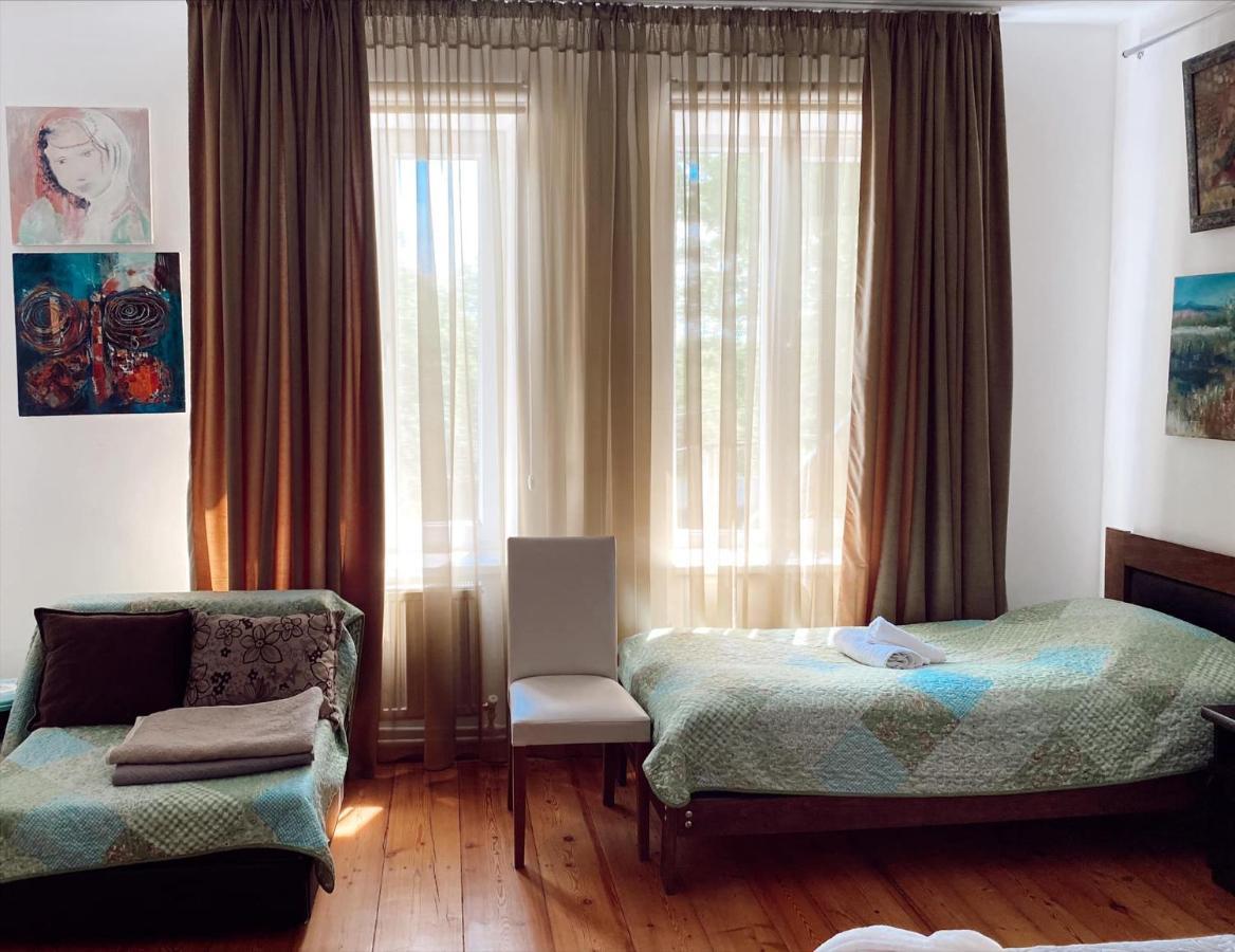 Artist'S House Hotel Tetritskaro Bagian luar foto