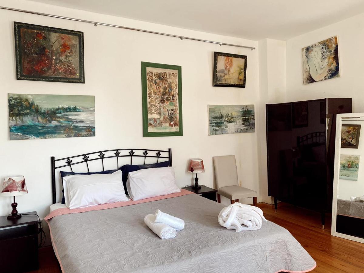 Artist'S House Hotel Tetritskaro Bagian luar foto