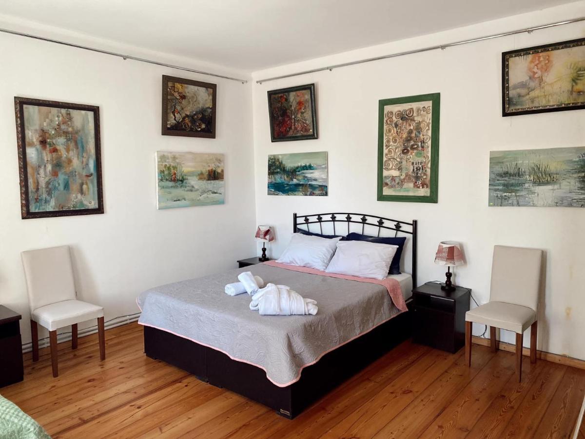 Artist'S House Hotel Tetritskaro Bagian luar foto