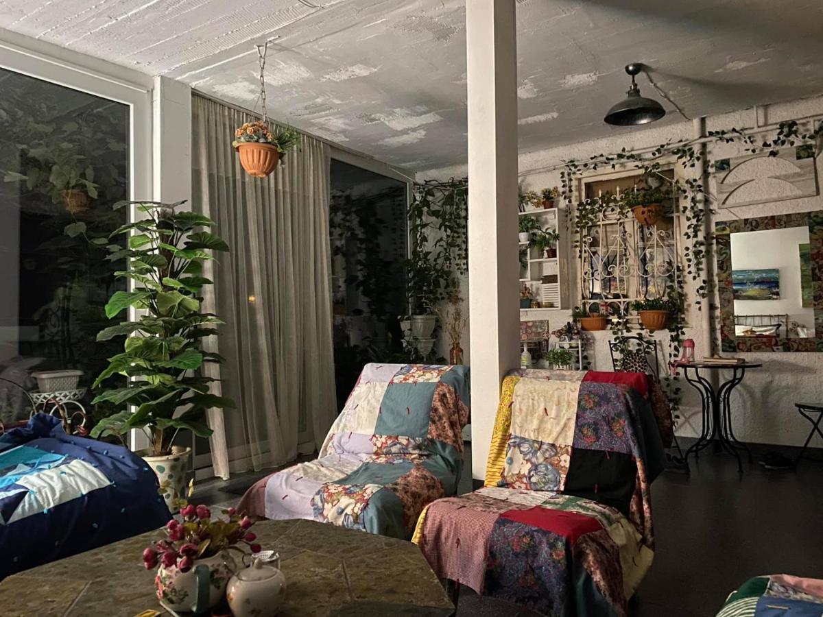 Artist'S House Hotel Tetritskaro Bagian luar foto