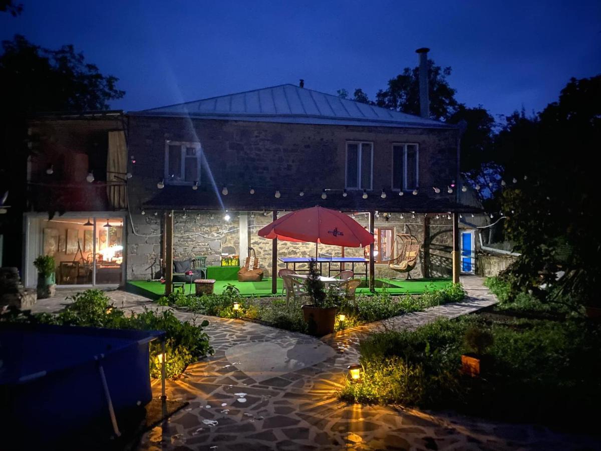 Artist'S House Hotel Tetritskaro Bagian luar foto