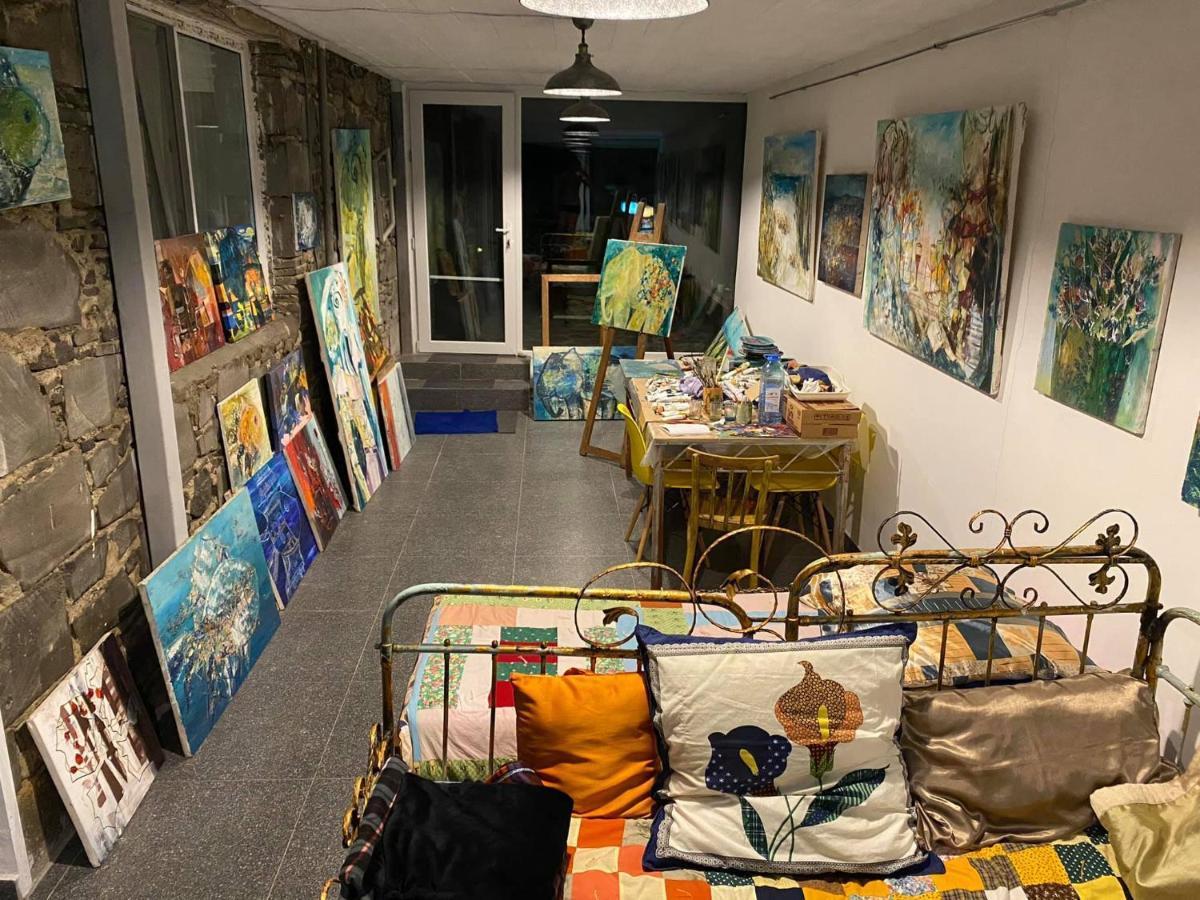 Artist'S House Hotel Tetritskaro Bagian luar foto