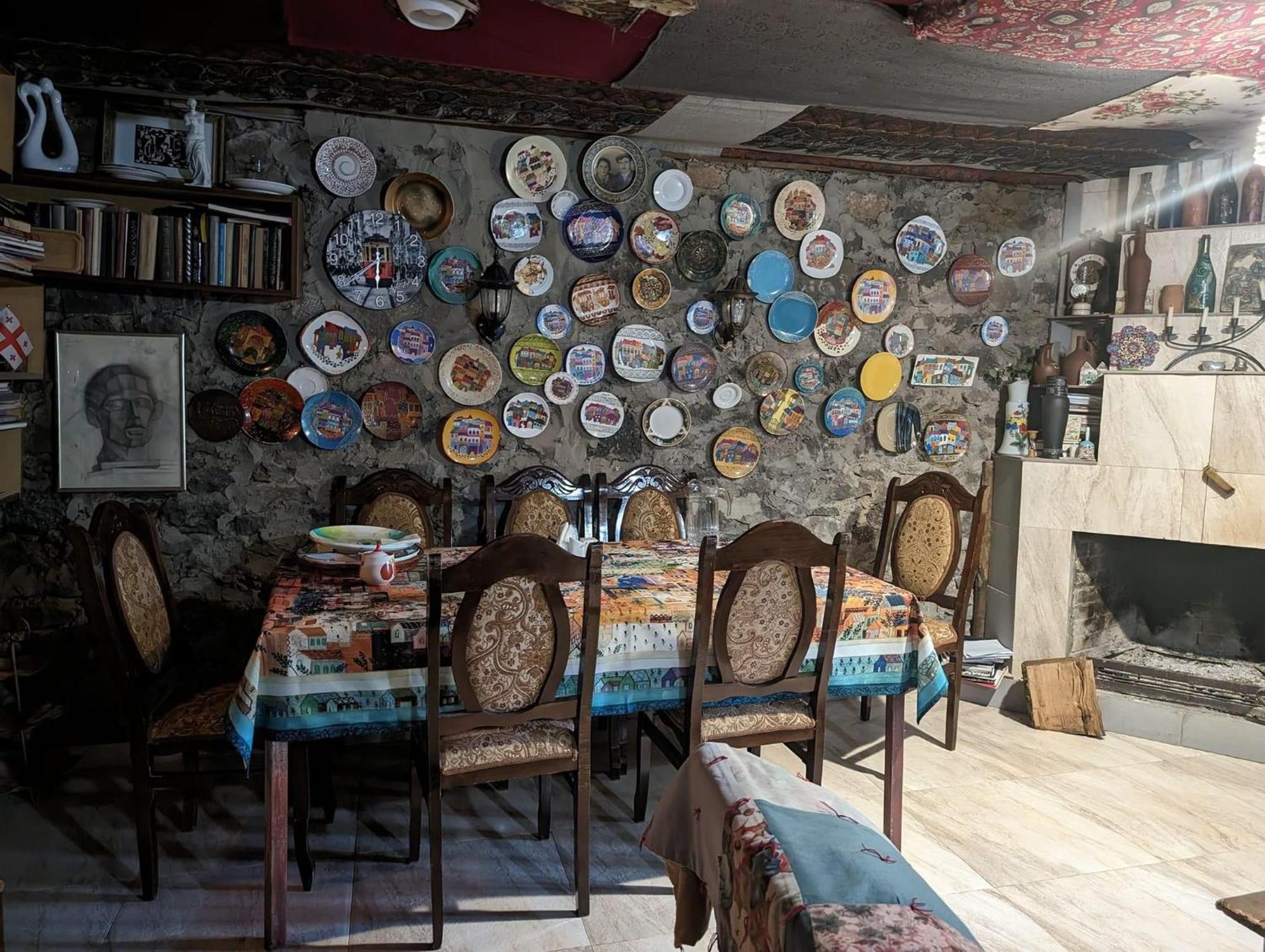 Artist'S House Hotel Tetritskaro Bagian luar foto