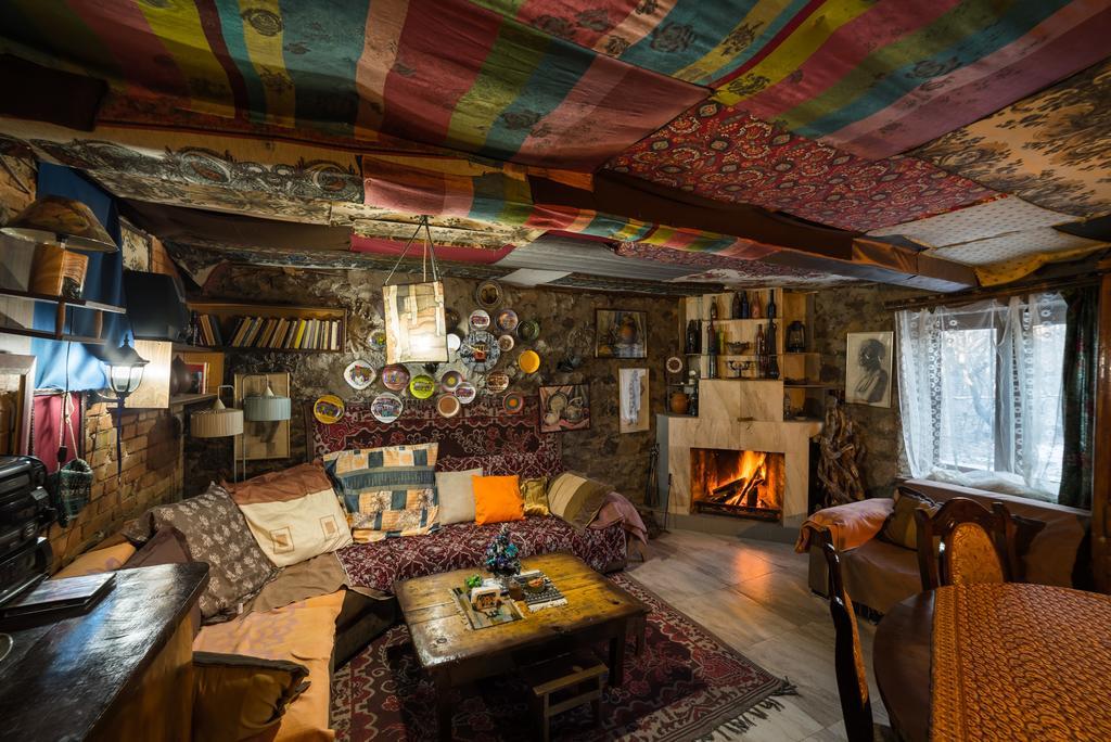 Artist'S House Hotel Tetritskaro Bagian luar foto